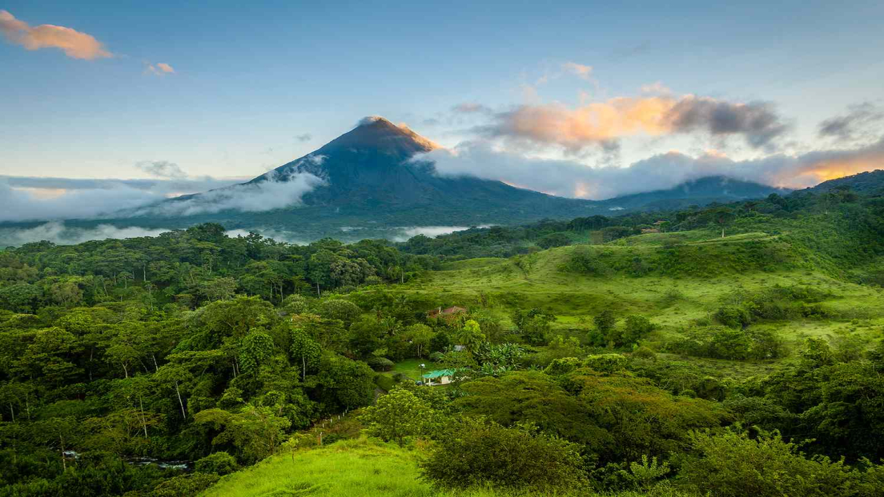 Discover the Festive Delights of Costa Rica in December!